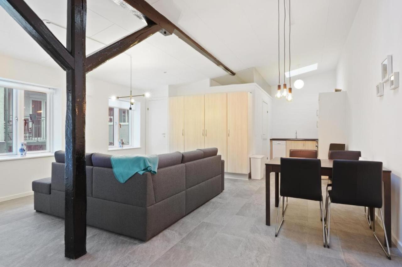 Charming - Luxurious 1 Bedroom Apartment In The Heart Of Aalborg Esterno foto